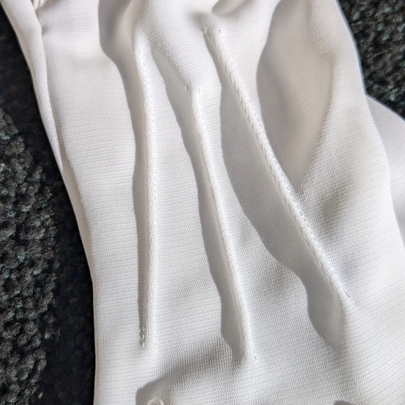 Vintage white ladies gloves - Picture 2 of 6